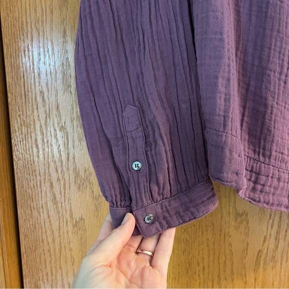 XiRENA Purple gauze blouse size medium - Picture 6 of 10